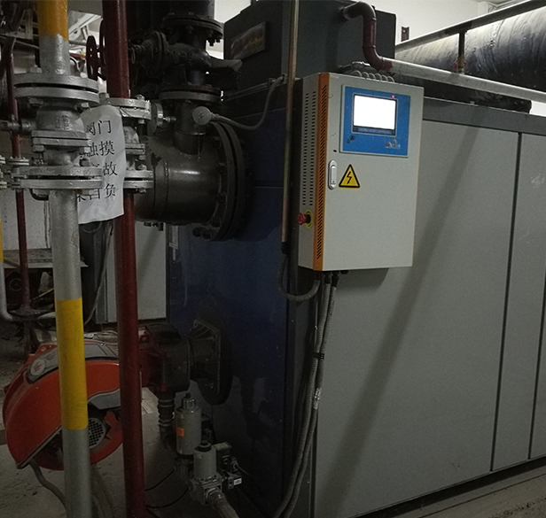 金臻大酒店3臺(tái)700KW間接加熱熱水鍋爐